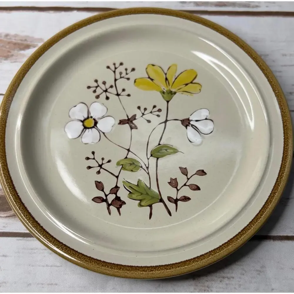 JJI Stonecrest Hand Painted‎ Daisy Plate - 7.25 Inch Diameter